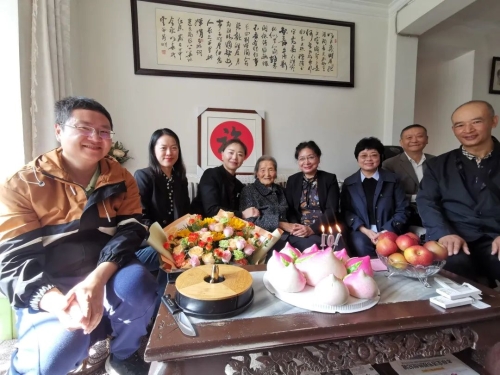 昆明市委老干部局慰问百岁离休干部杨建民1